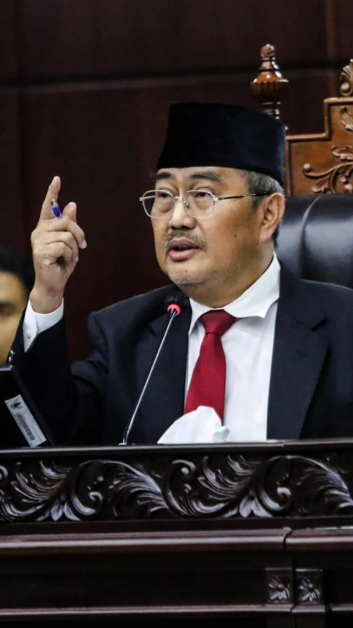 Jimmly Asshiddiqie Hadiri Shalat Jenazah Mantan Ketua Mahkamah Konstitusi di Malili